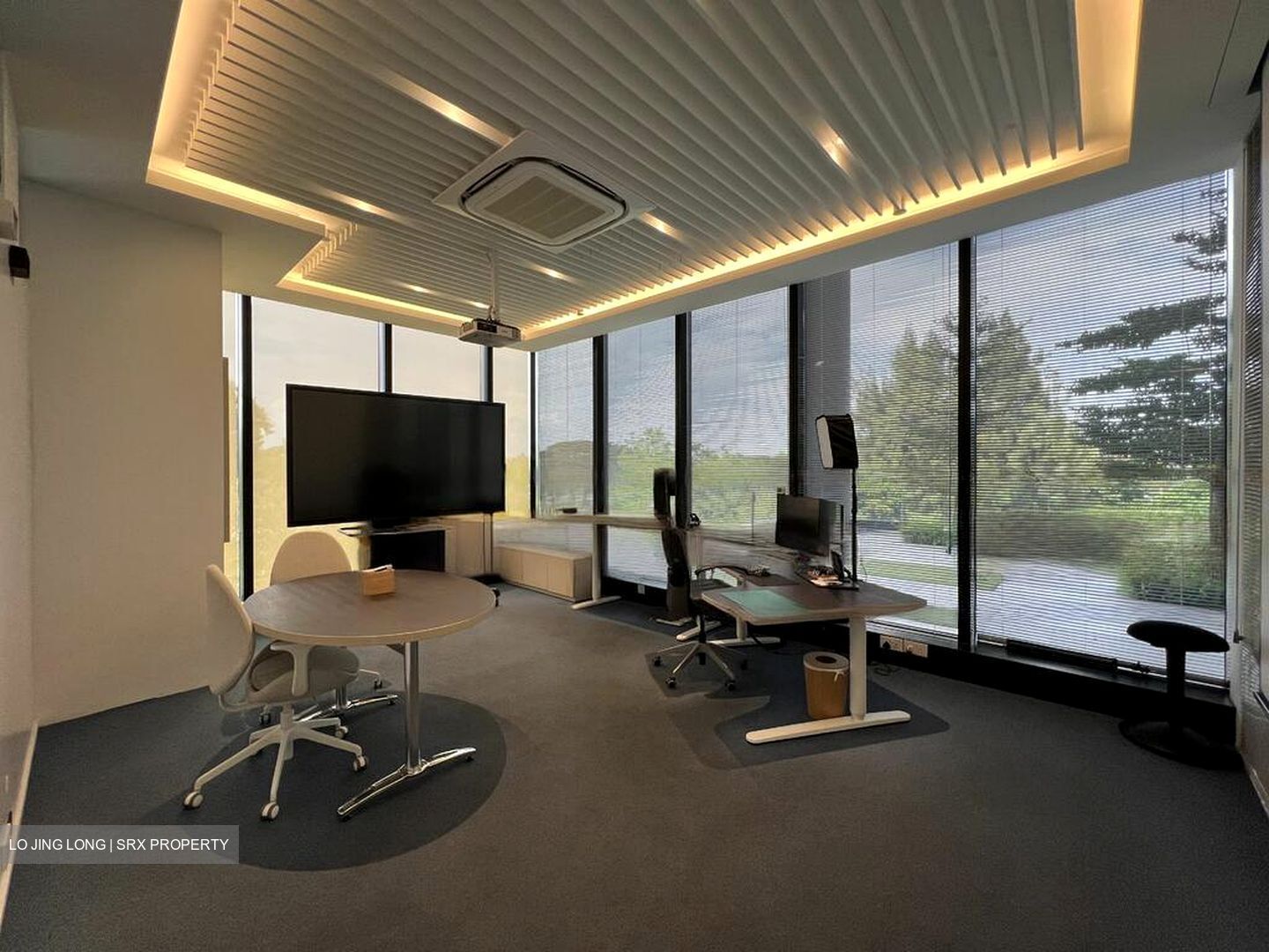 THE KINGSMEN EXPERIENCE (D16), Office #460722401
